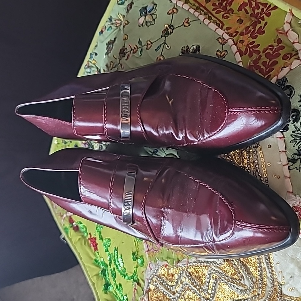 Moschino Rare Vintage Like New Burgundy Leather Classic Women's Loafer Sz 39